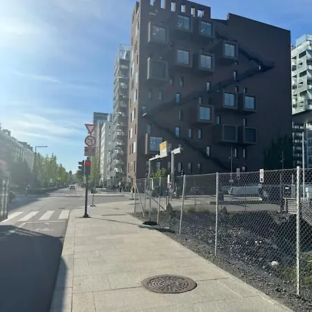 Fancy By Train Station Апартаменты