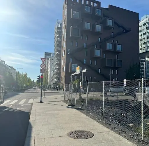 Fancy By Train Station Apartament