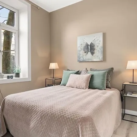 Lejlighed Fancy By Train Station